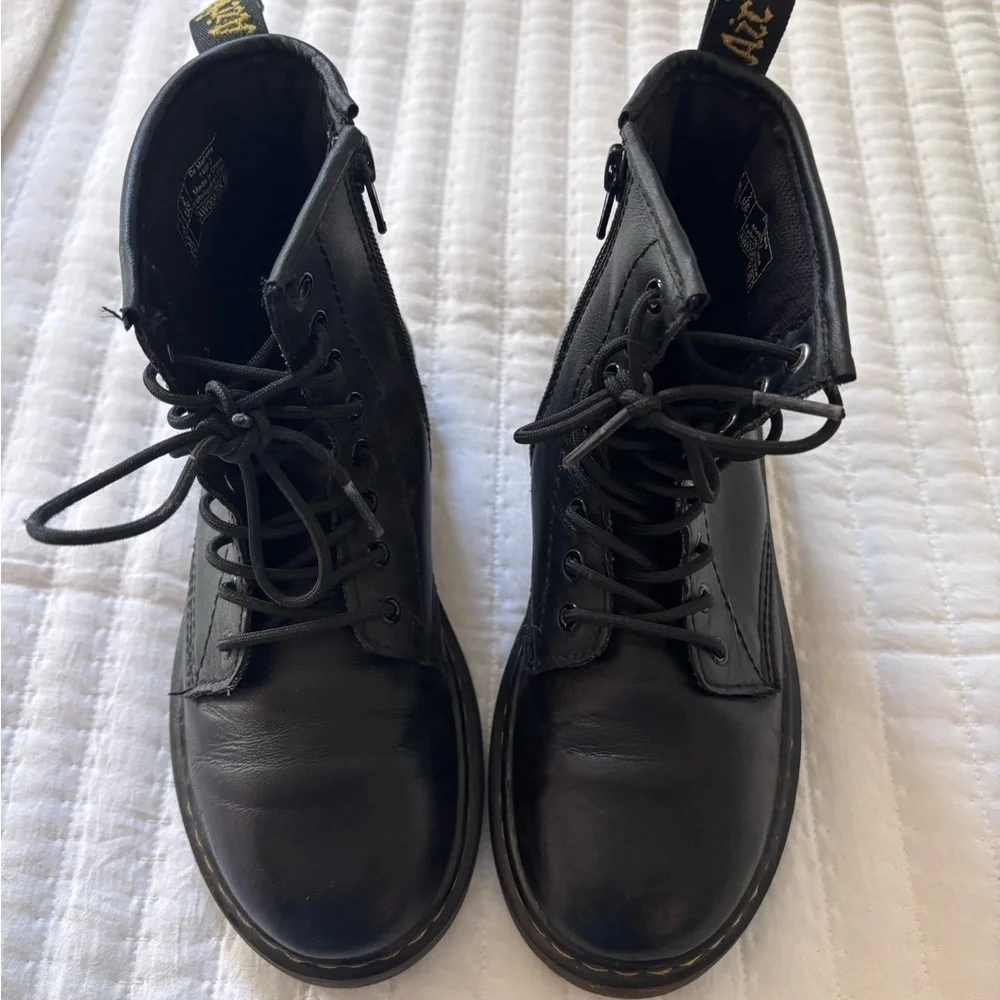 : : DR. MARTENS Kids Boots : :